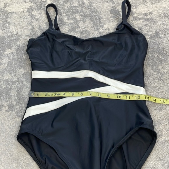 New Miraclesuit Lyra One Piece Swimsuit Spectra Black Contrast Mesh Side Sz 10 - Picture 9 of 12